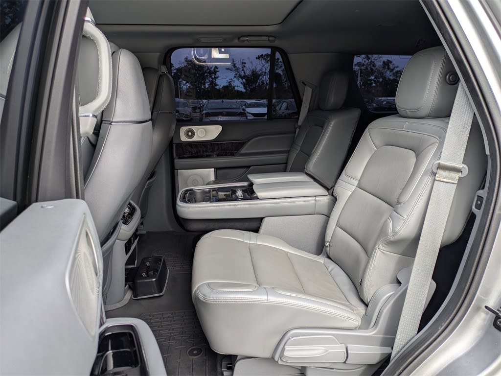 Thumbnail: 2020 Lincoln Navigator - 12