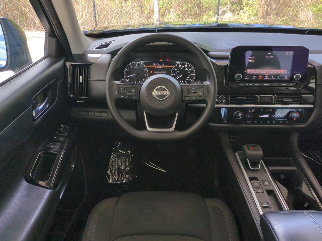 Thumbnail: 2022 Nissan Pathfinder - 9