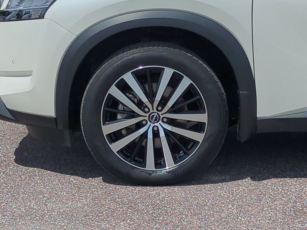 Thumbnail: 2023 Nissan Pathfinder - 8