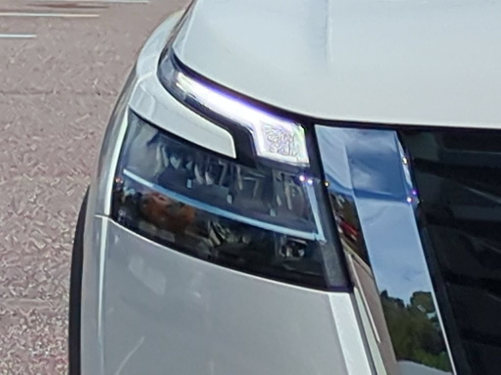 Thumbnail: 2023 Nissan Pathfinder - 21