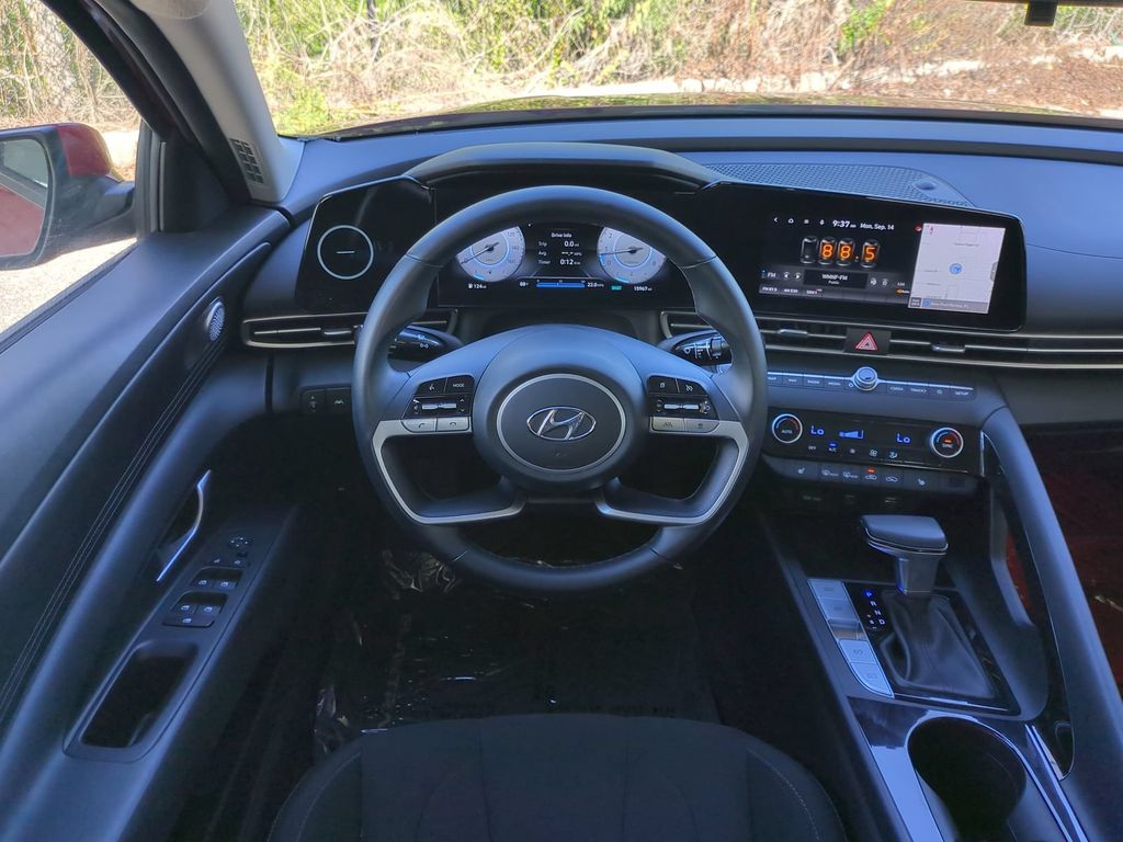 Thumbnail: 2023 Hyundai Elantra - 9