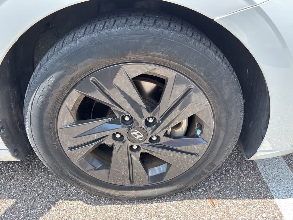 Thumbnail: 2021 Hyundai Elantra - 5