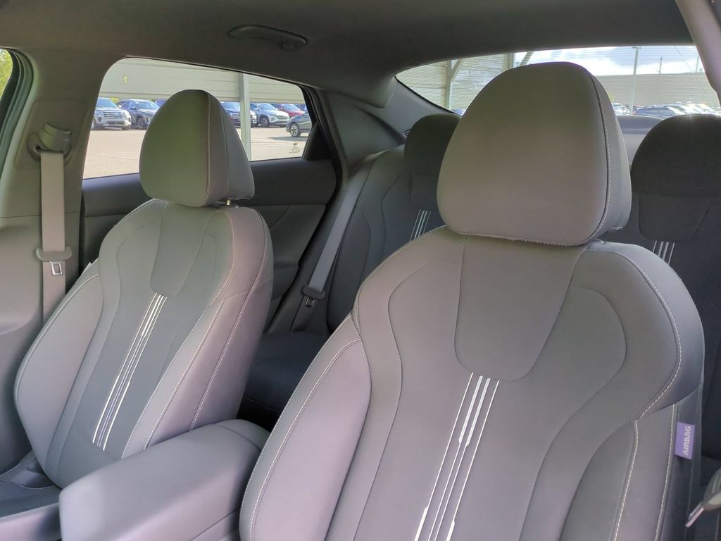 Thumbnail: 2021 Hyundai Elantra - 12
