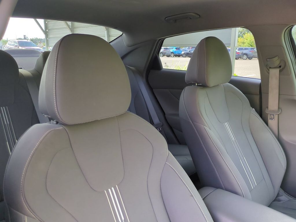 Thumbnail: 2021 Hyundai Elantra - 11
