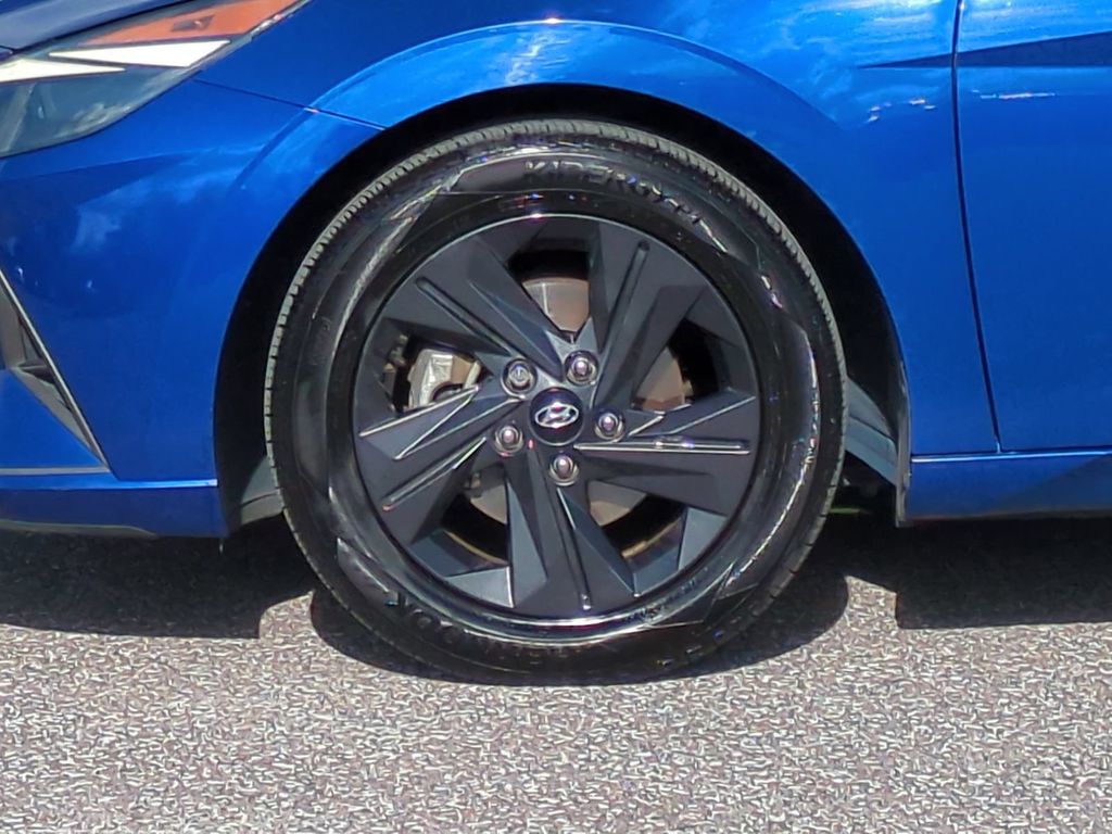 Thumbnail: 2021 Hyundai Elantra - 8