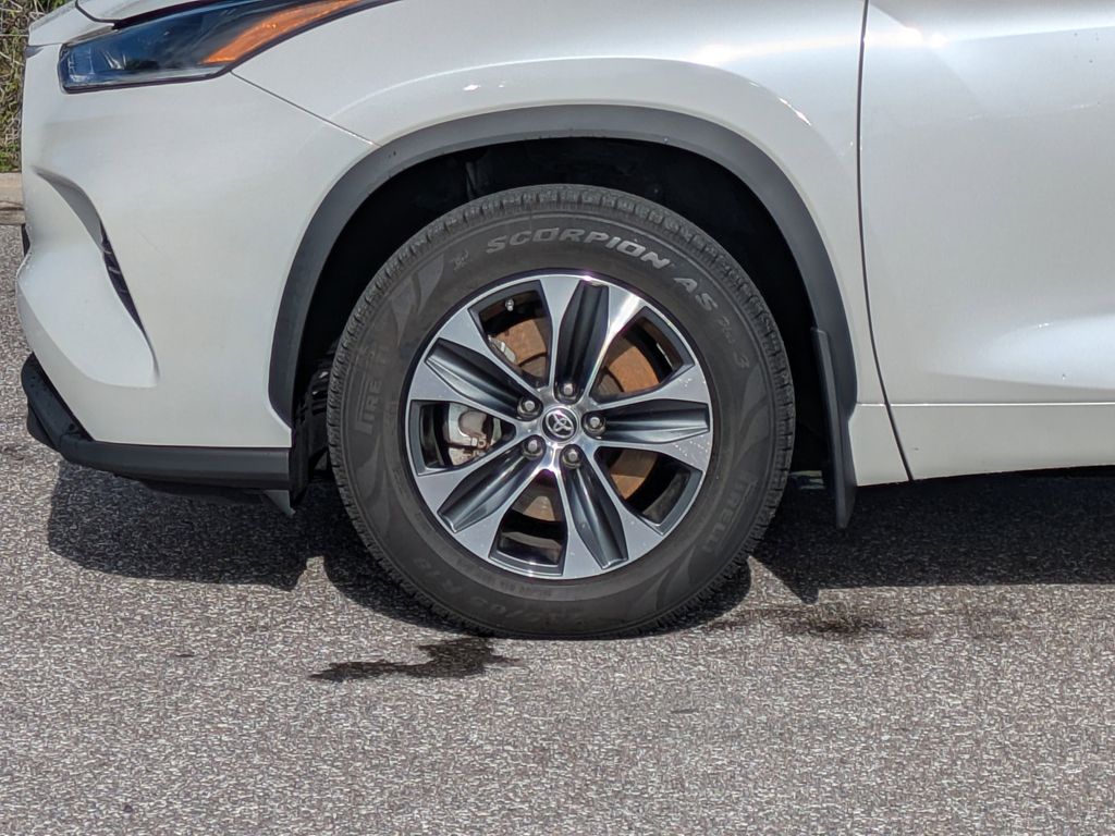 Thumbnail: 2021 Toyota Highlander - 8