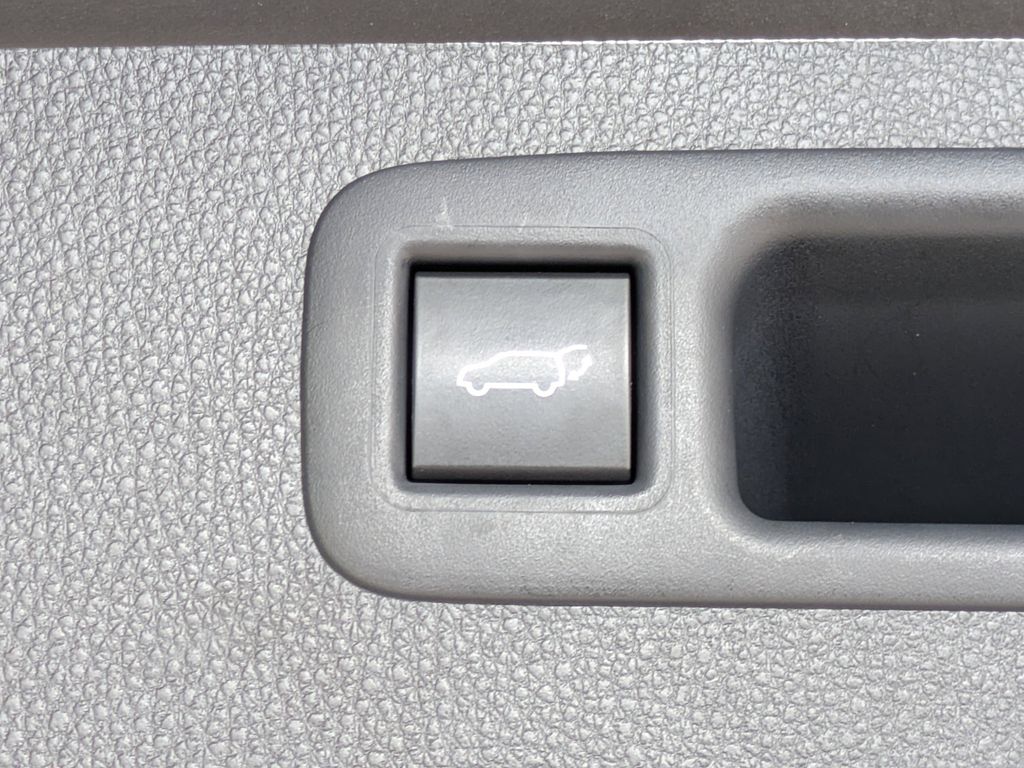 Thumbnail: 2021 Toyota Highlander - 24