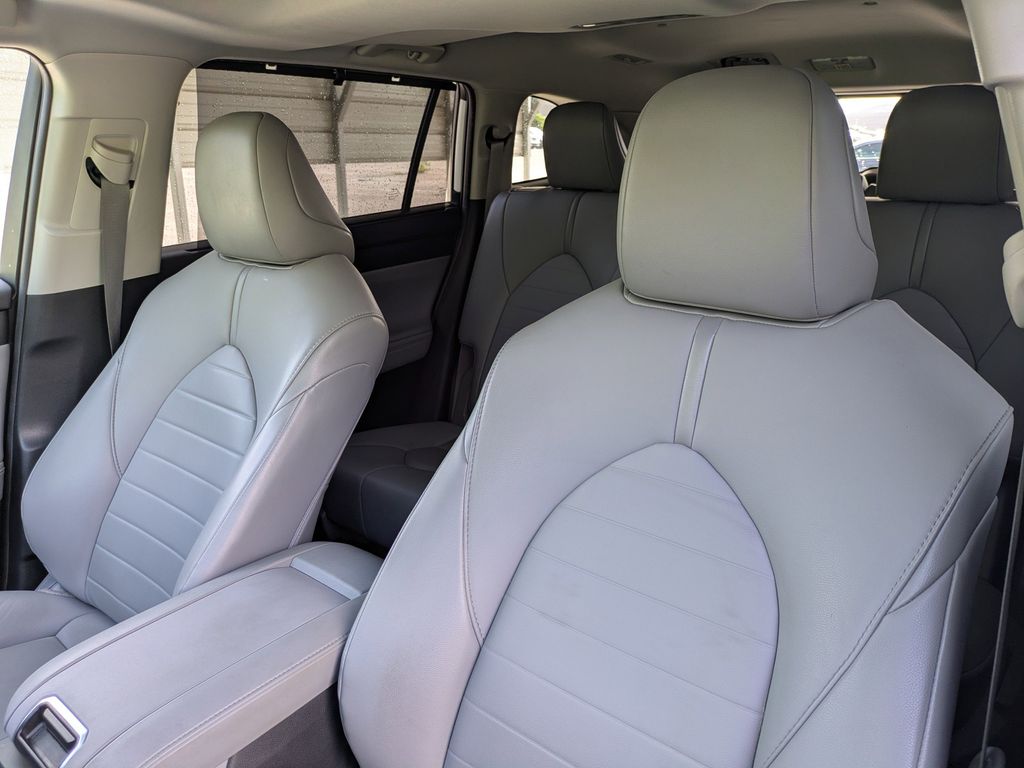 Thumbnail: 2021 Toyota Highlander - 12