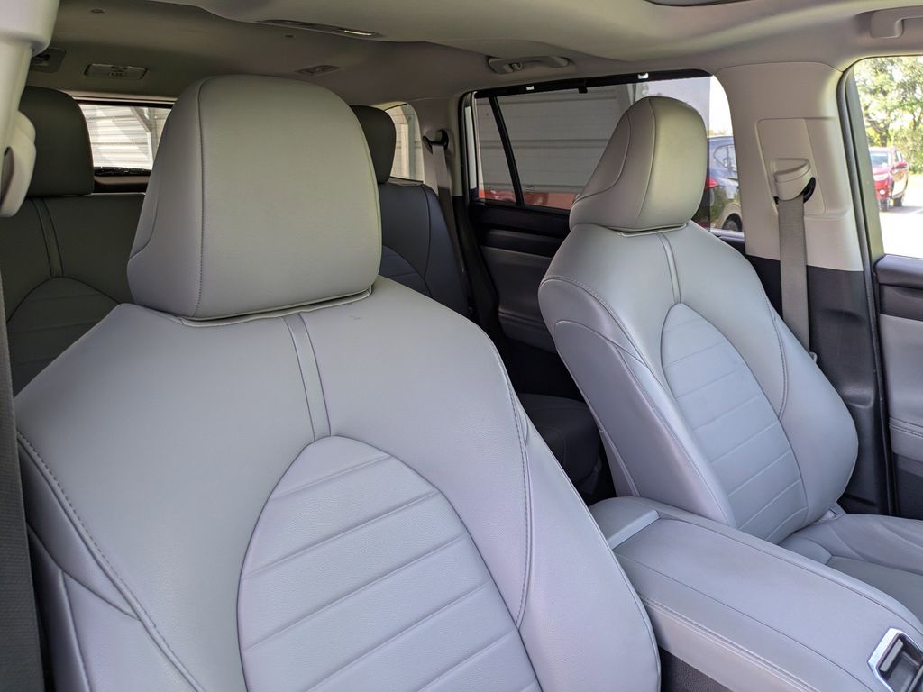 Thumbnail: 2021 Toyota Highlander - 11