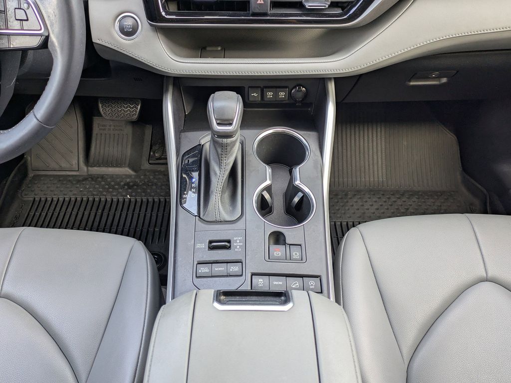 Thumbnail: 2021 Toyota Highlander - 15