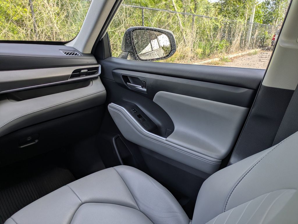 Thumbnail: 2021 Toyota Highlander - 29