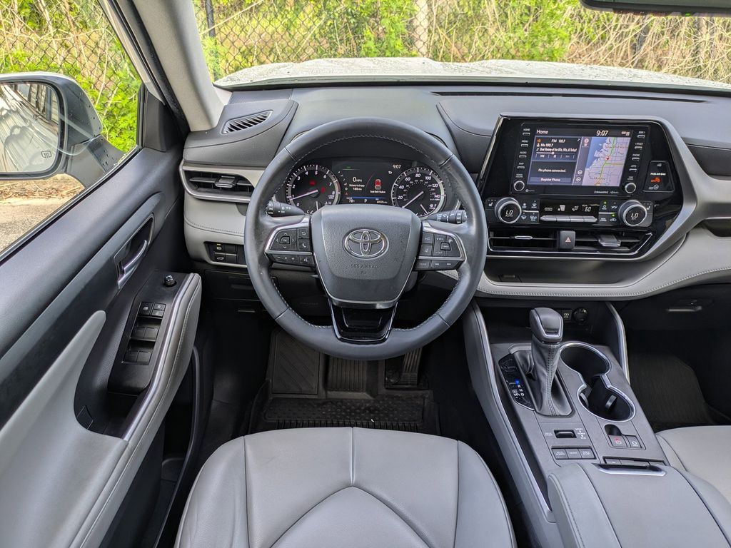 Thumbnail: 2021 Toyota Highlander - 10