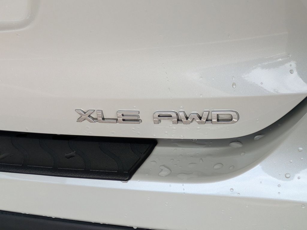 Thumbnail: 2021 Toyota Highlander - 7