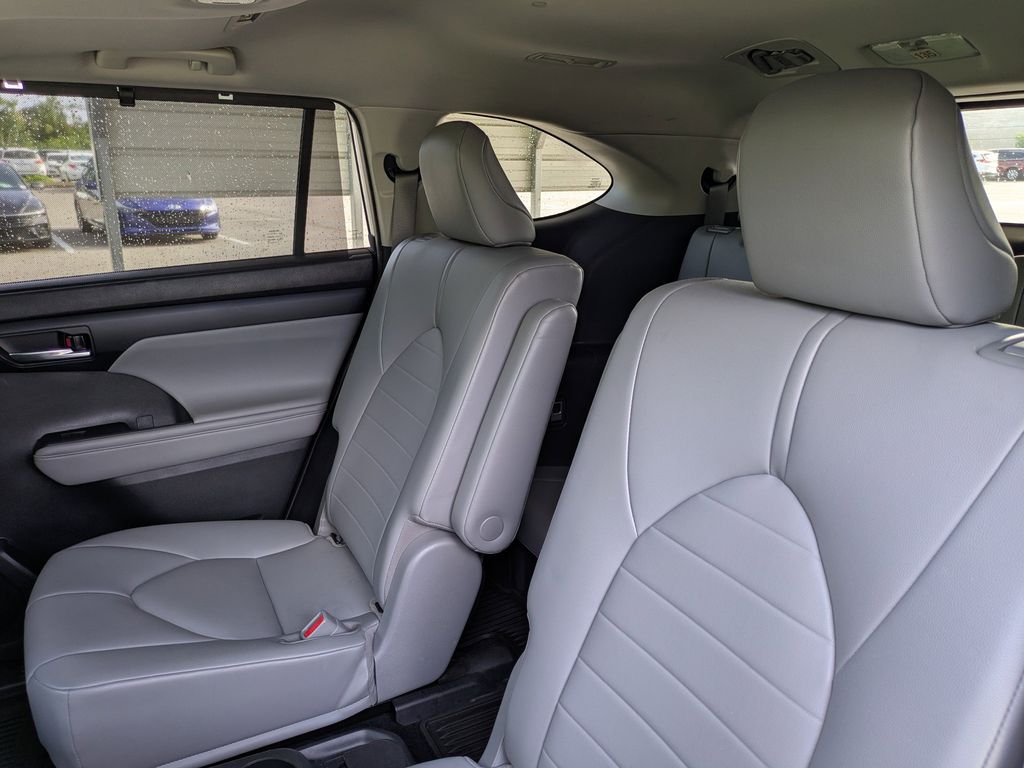 Thumbnail: 2021 Toyota Highlander - 26