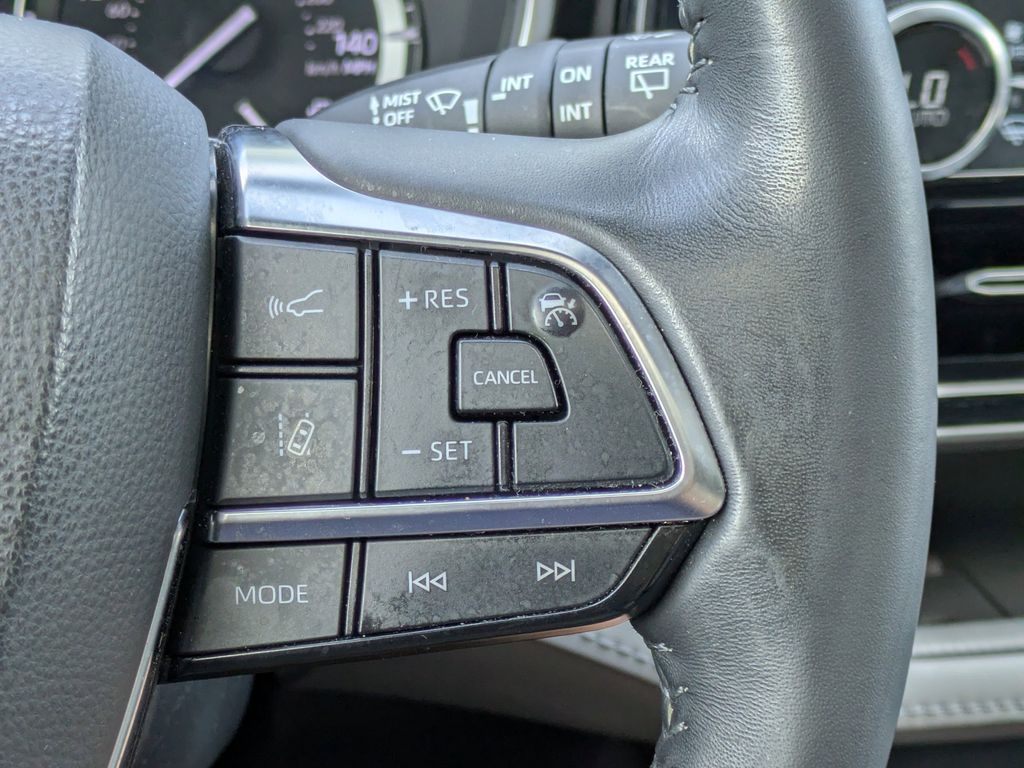 Thumbnail: 2021 Toyota Highlander - 42