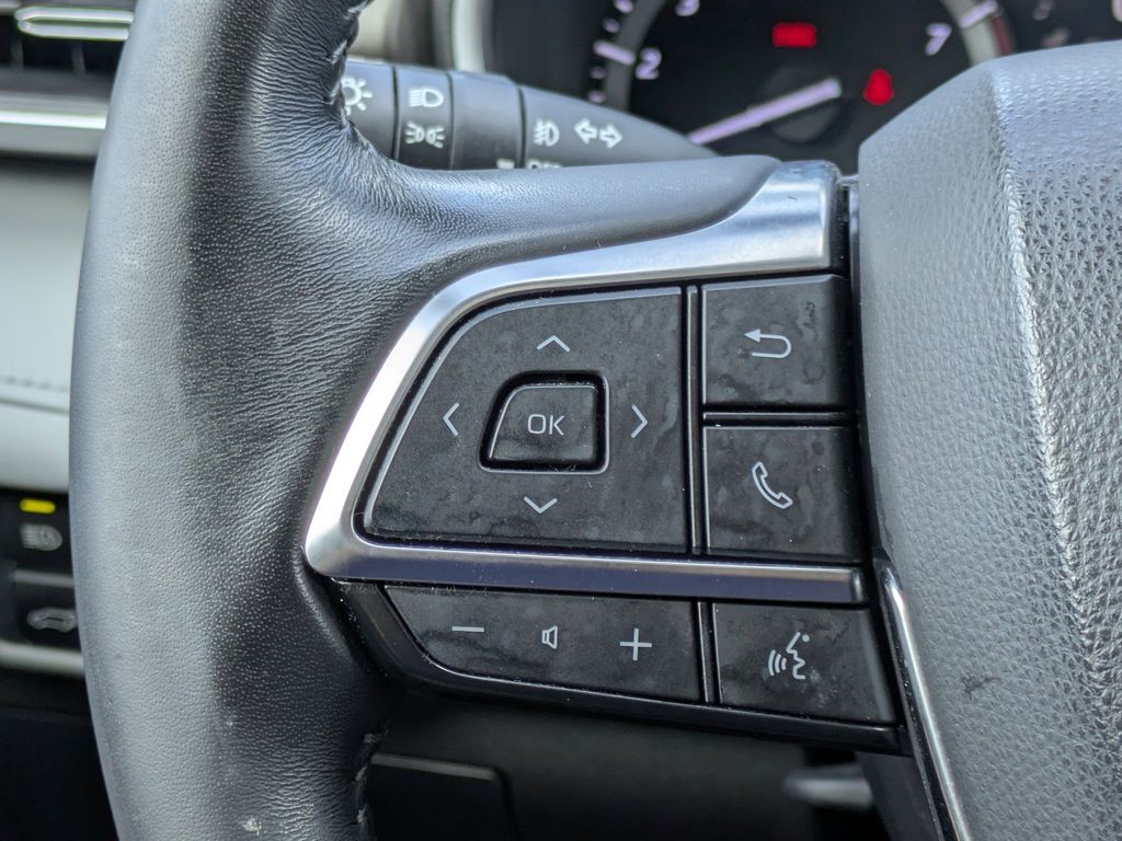 Thumbnail: 2021 Toyota Highlander - 41