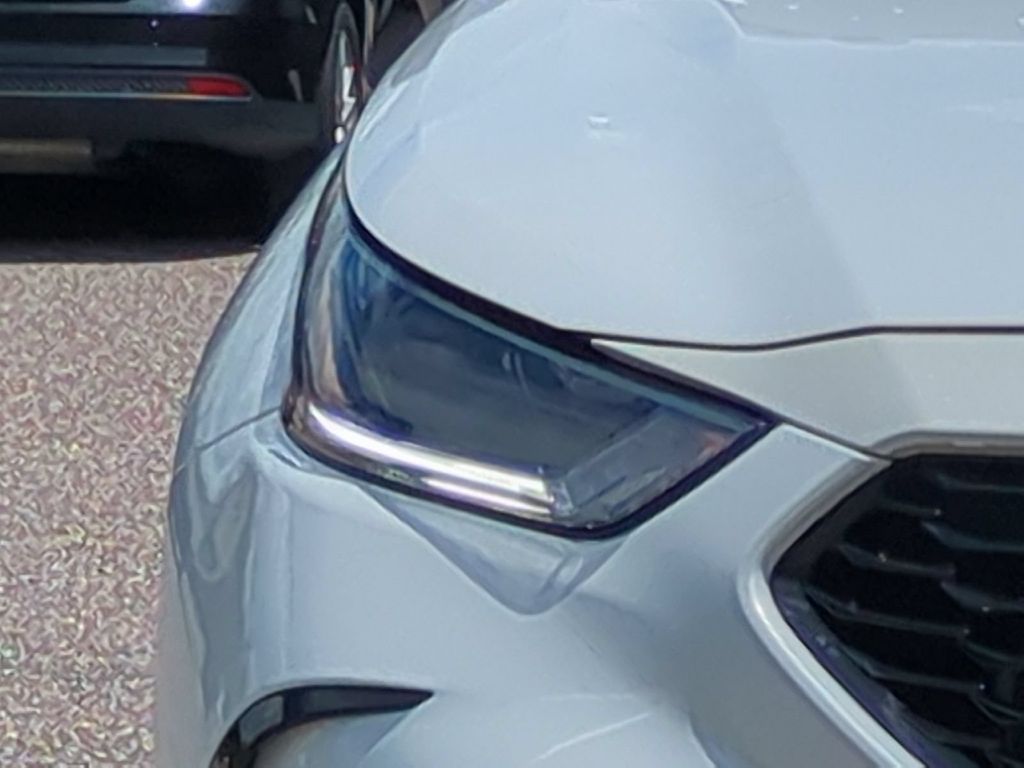 Thumbnail: 2023 Toyota Highlander - 19