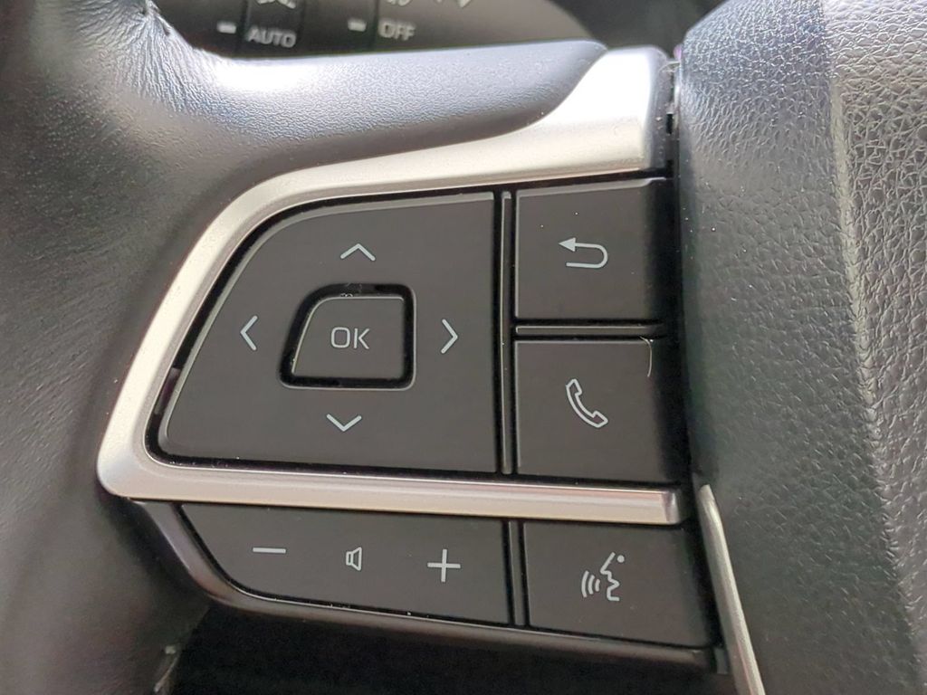Thumbnail: 2023 Toyota Highlander - 31