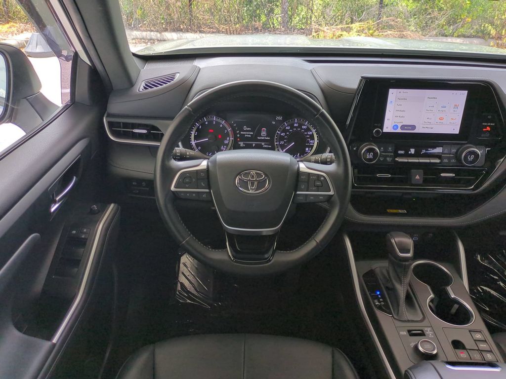 Thumbnail: 2023 Toyota Highlander - 8