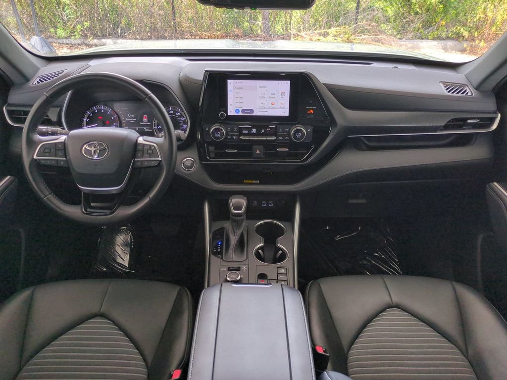 Thumbnail: 2023 Toyota Highlander - 2