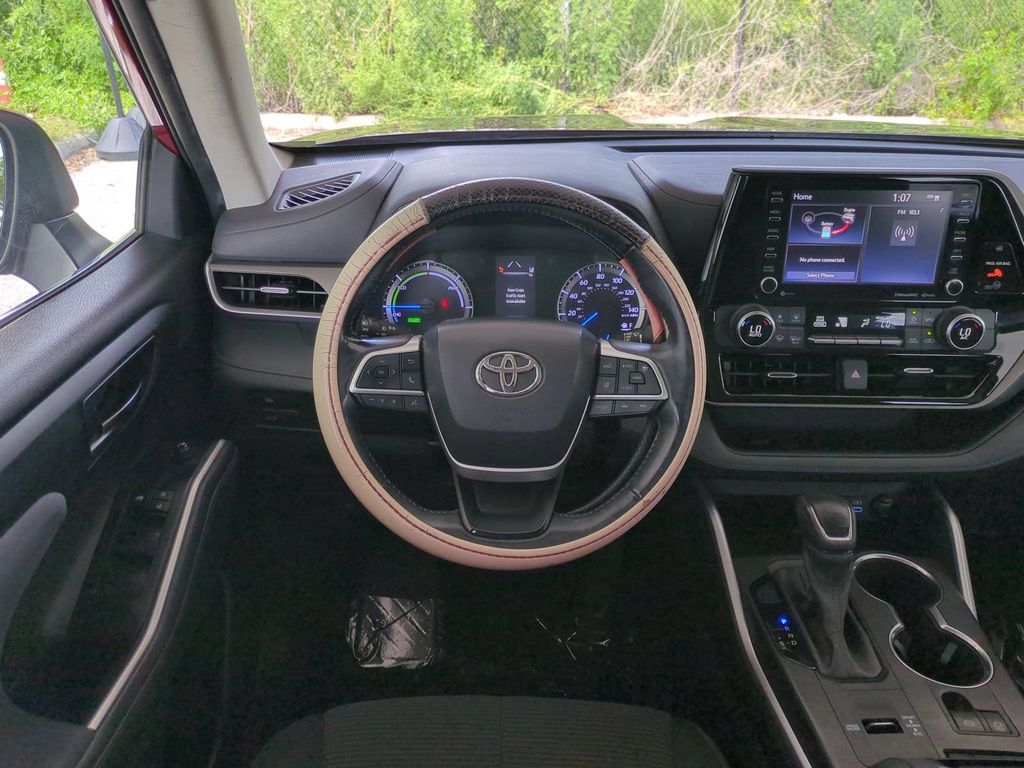 Thumbnail: 2022 Toyota Highlander - 10