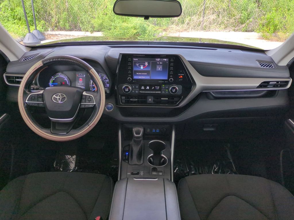 Thumbnail: 2022 Toyota Highlander - 2