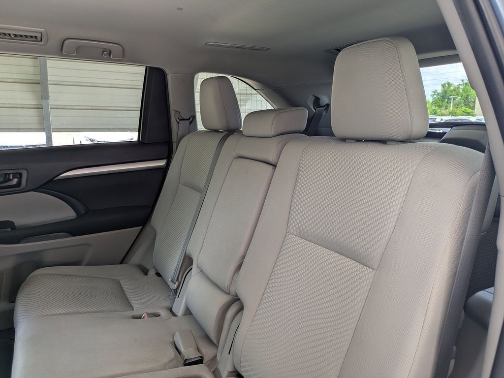 Thumbnail: 2019 Toyota Highlander - 23