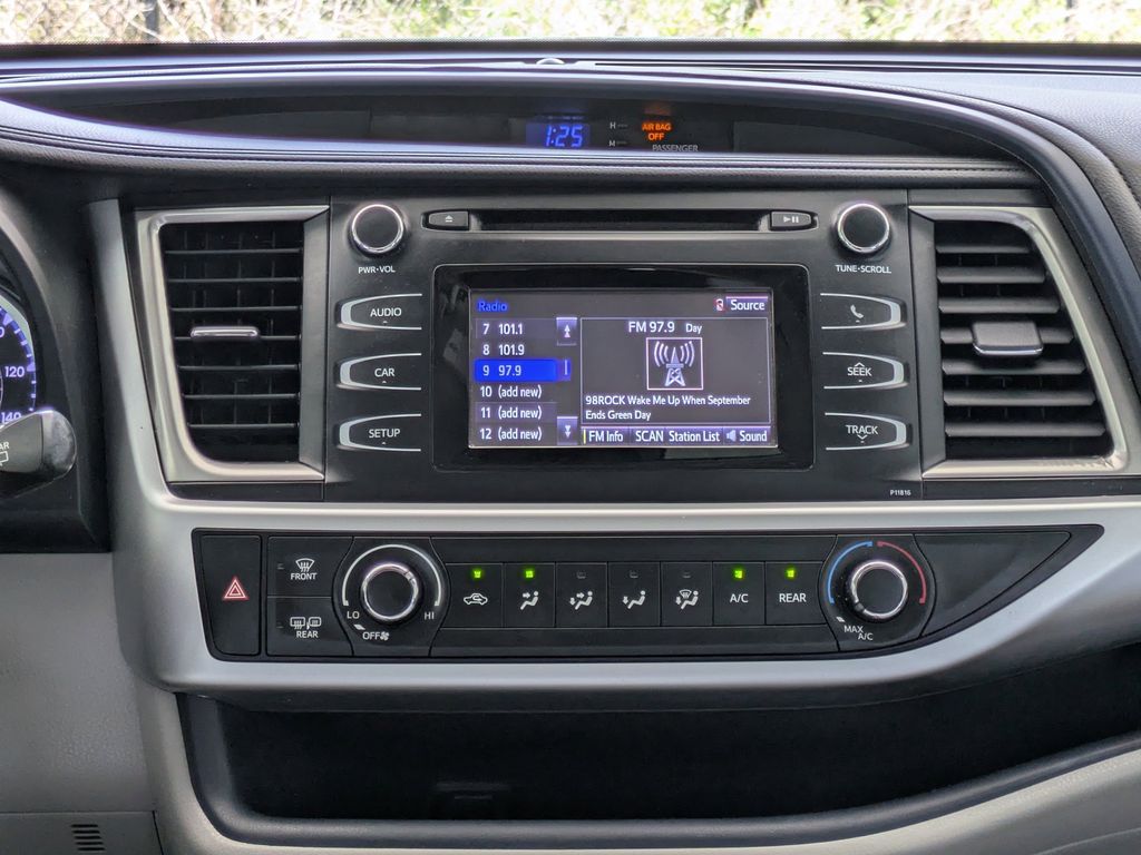 Thumbnail: 2019 Toyota Highlander - 25