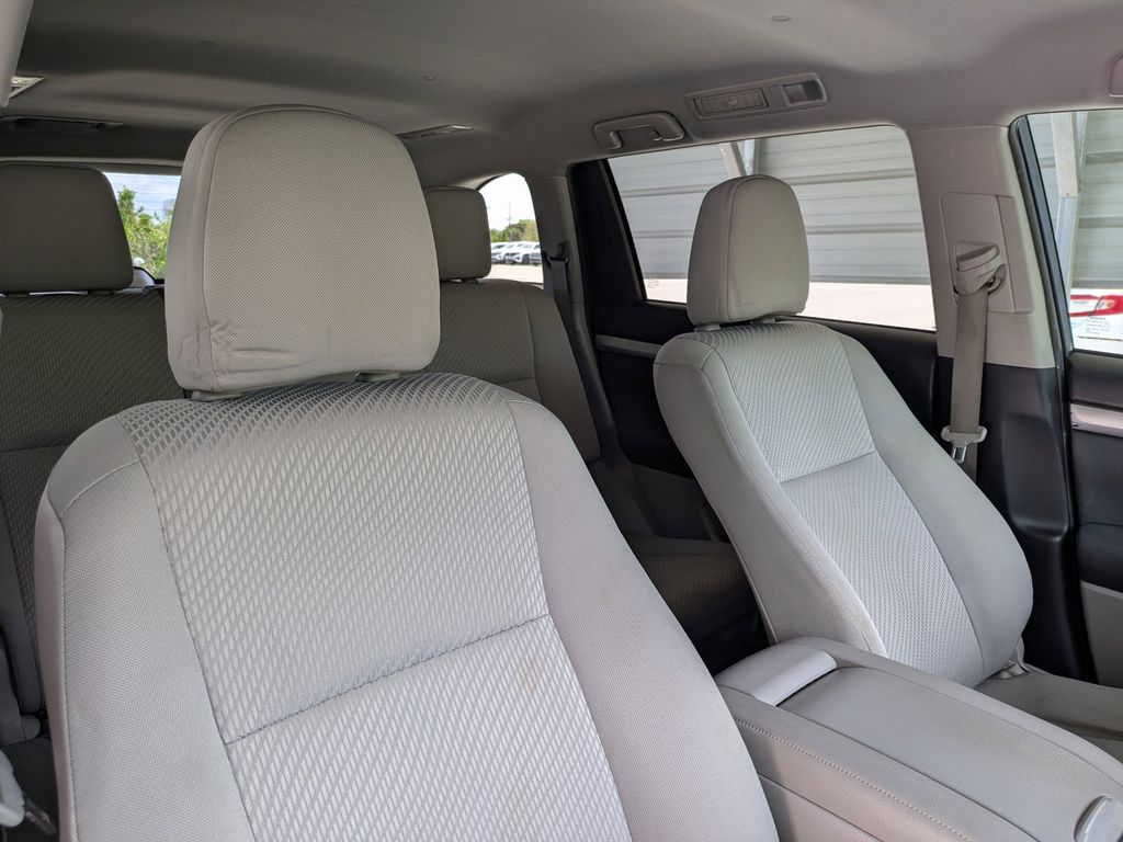 Thumbnail: 2019 Toyota Highlander - 11
