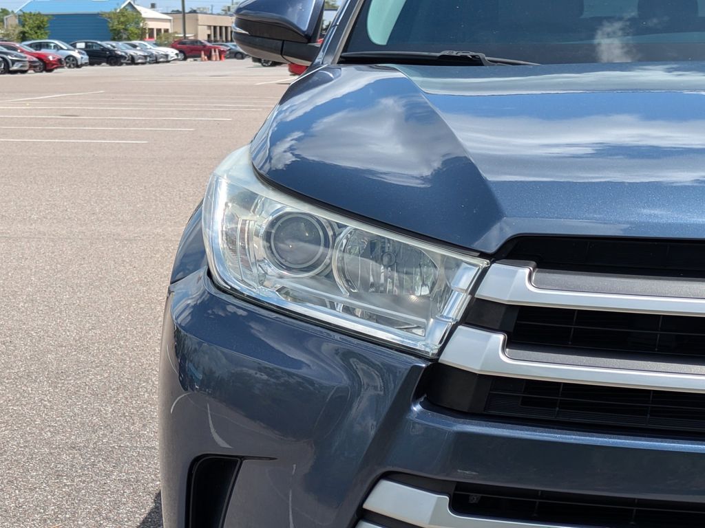 Thumbnail: 2019 Toyota Highlander - 21