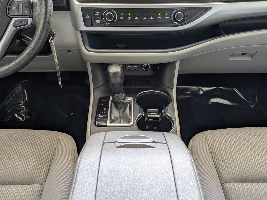 Thumbnail: 2019 Toyota Highlander - 15