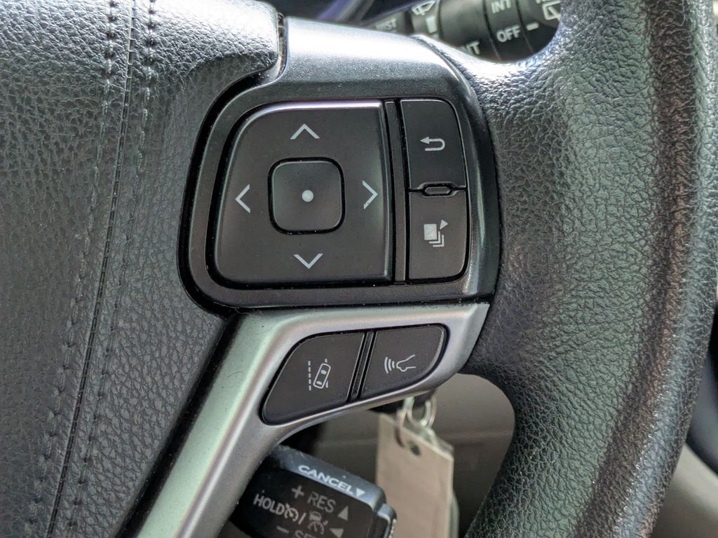 Thumbnail: 2019 Toyota Highlander - 32