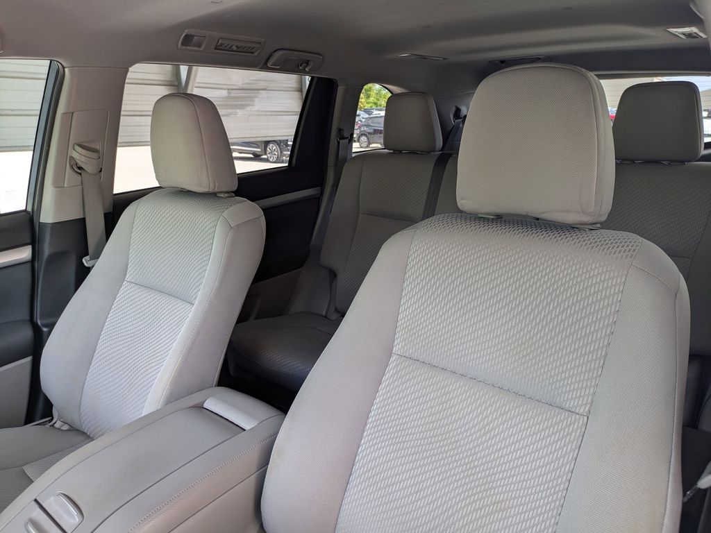 Thumbnail: 2019 Toyota Highlander - 12
