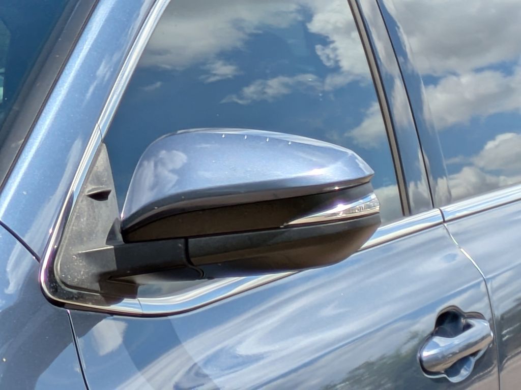 Thumbnail: 2019 Toyota Highlander - 22