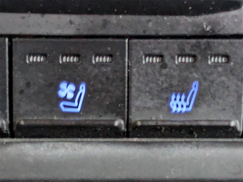 Thumbnail: 2022 Toyota Sienna - 35