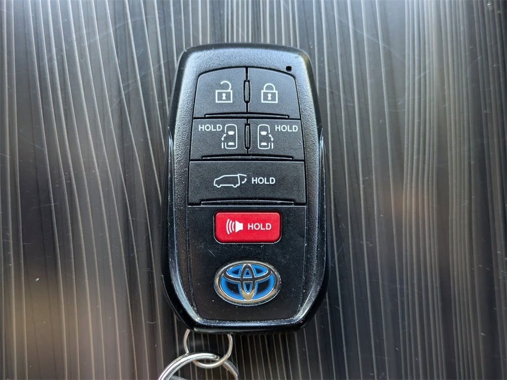 Thumbnail: 2022 Toyota Sienna - 45