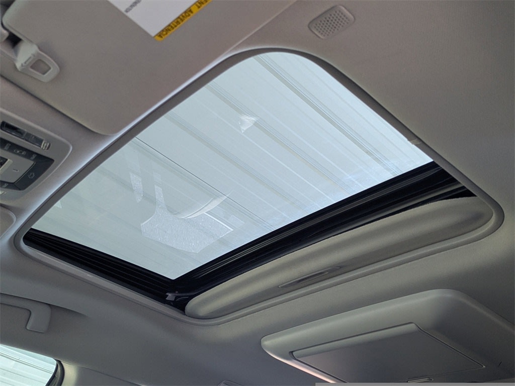 Thumbnail: 2022 Toyota Sienna - 32