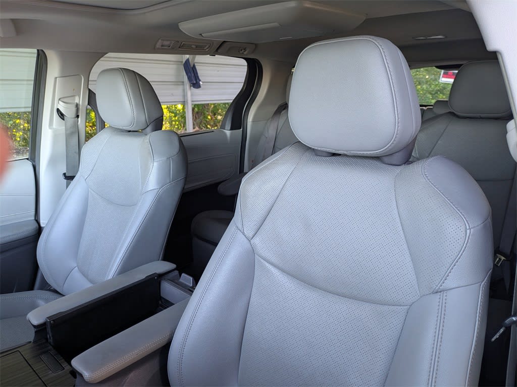 Thumbnail: 2022 Toyota Sienna - 12
