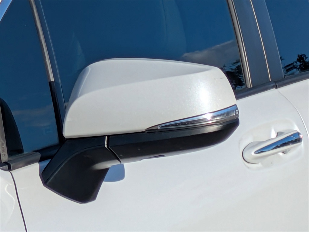 Thumbnail: 2022 Toyota Sienna - 22