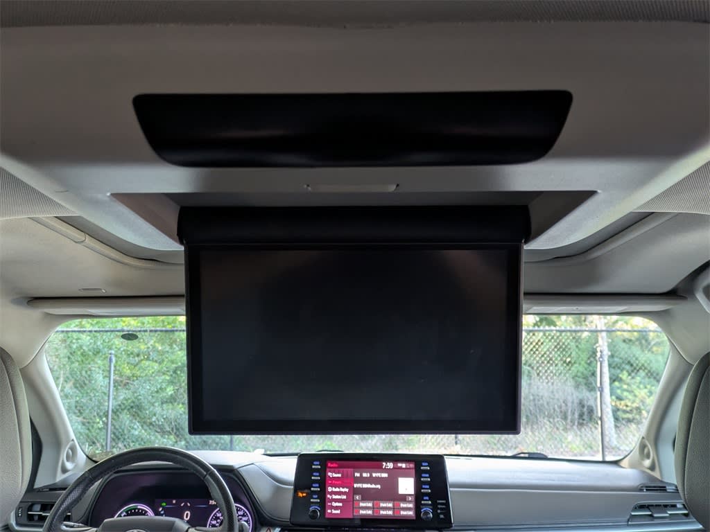 Thumbnail: 2022 Toyota Sienna - 27