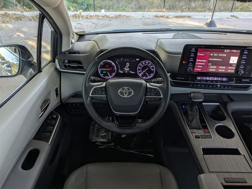 Thumbnail: 2022 Toyota Sienna - 10