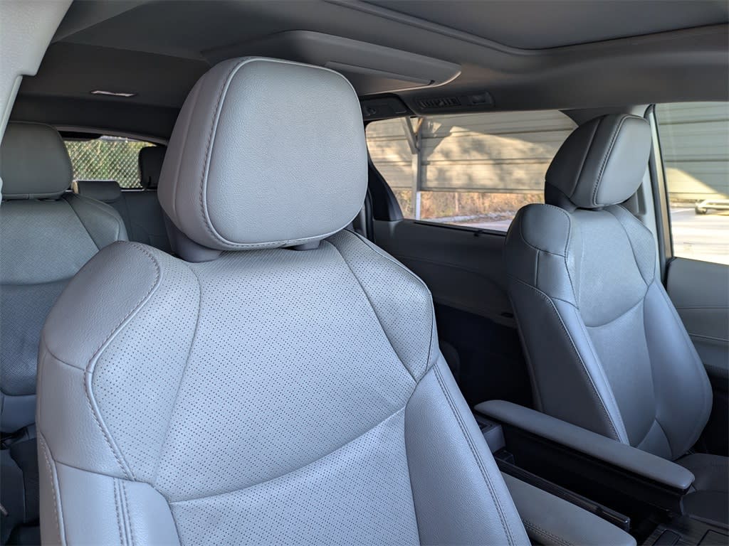 Thumbnail: 2022 Toyota Sienna - 11