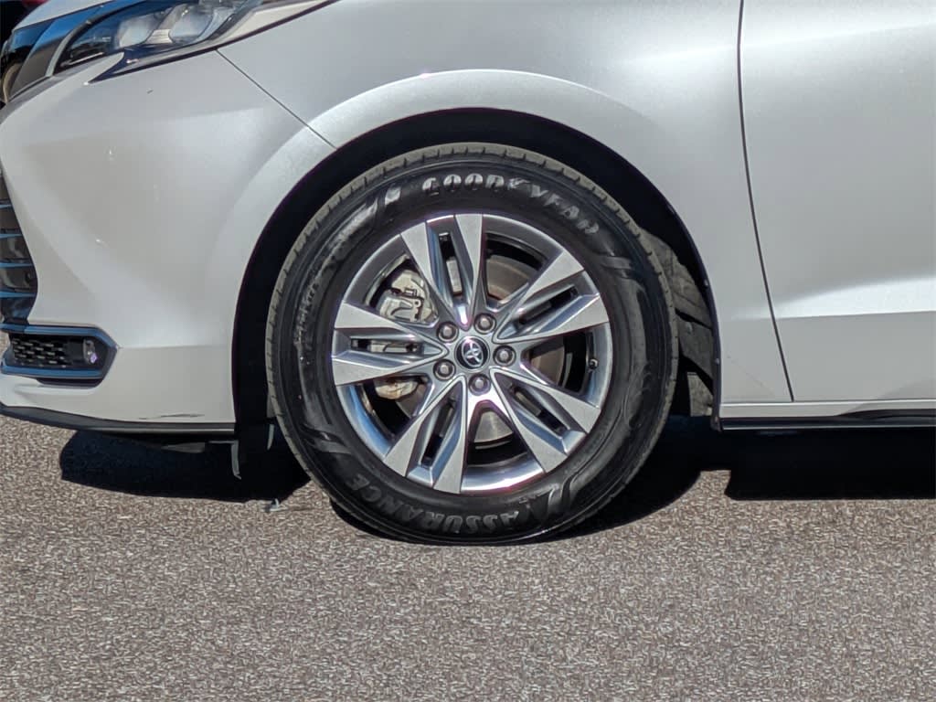 Thumbnail: 2022 Toyota Sienna - 8