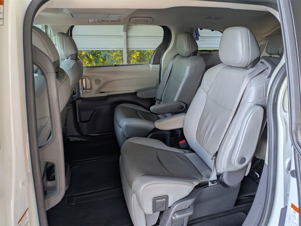 Thumbnail: 2022 Toyota Sienna - 24