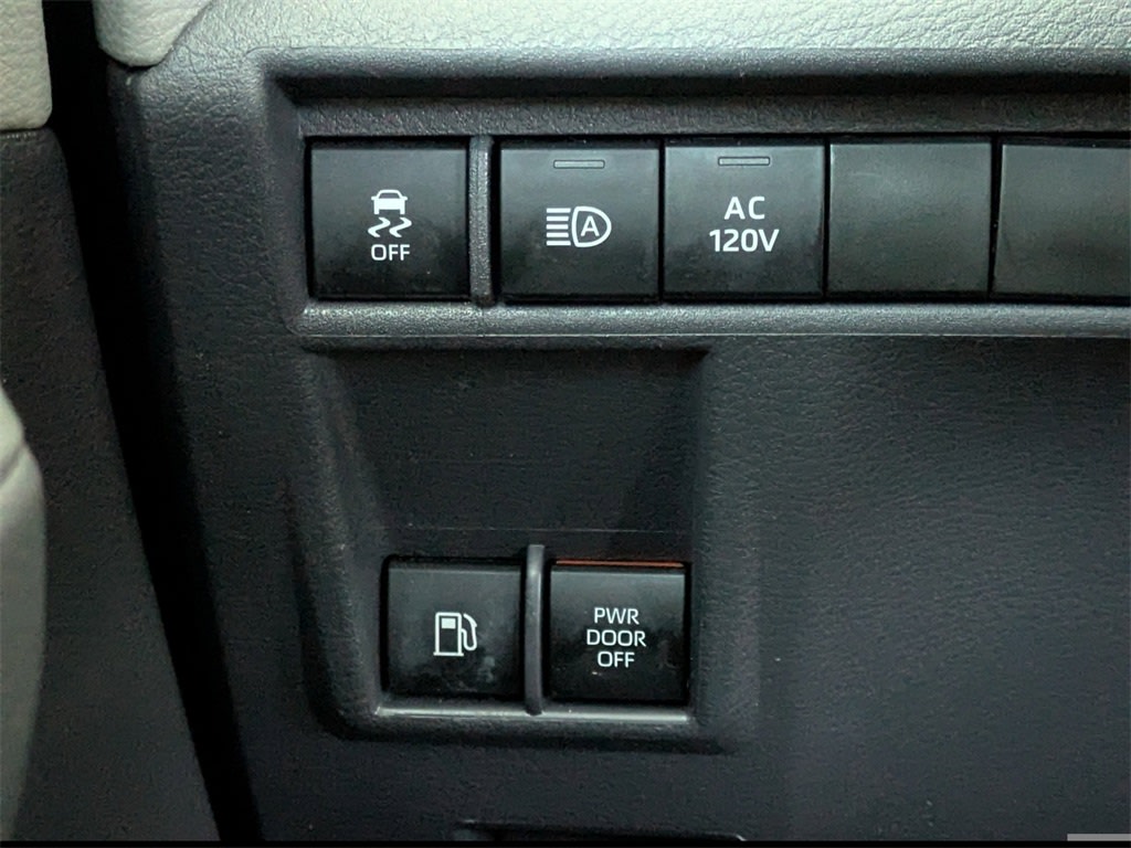 Thumbnail: 2022 Toyota Sienna - 39