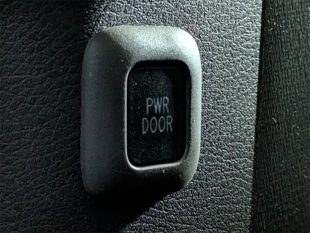 Thumbnail: 2022 Toyota Sienna - 25