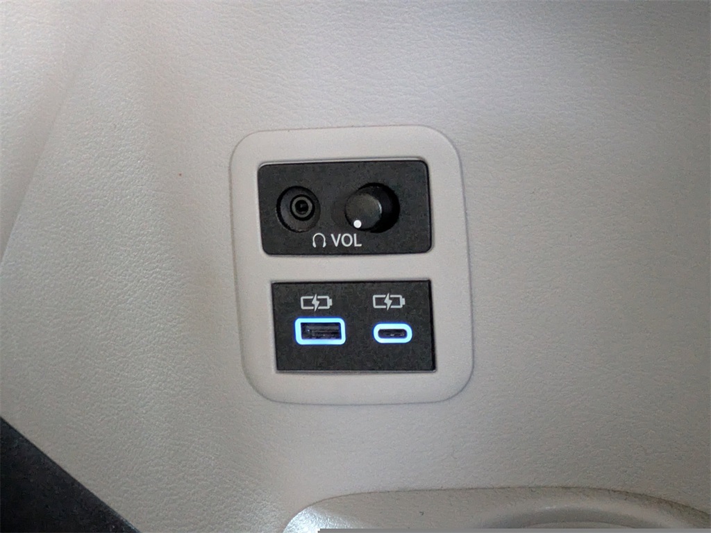 Thumbnail: 2022 Toyota Sienna - 23