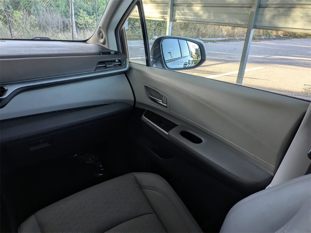 Thumbnail: 2022 Toyota Sienna - 29