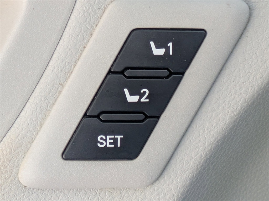 Thumbnail: 2022 Toyota Sienna - 31