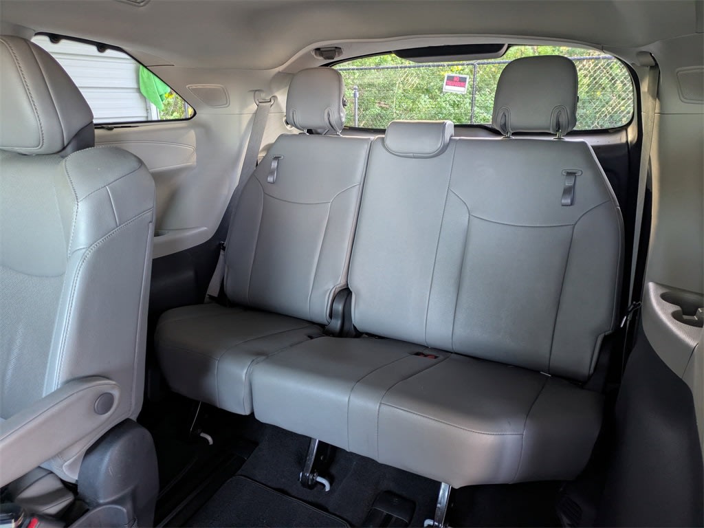 Thumbnail: 2022 Toyota Sienna - 13